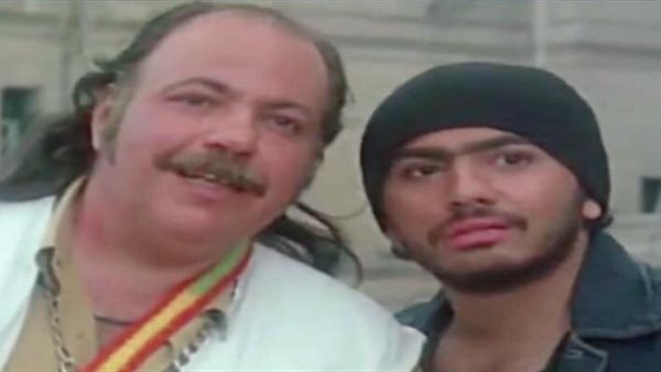 تامر حسني يفتح صندوق ذكرياته مع طلعت زكريا ويشعل الحنين في القلوب