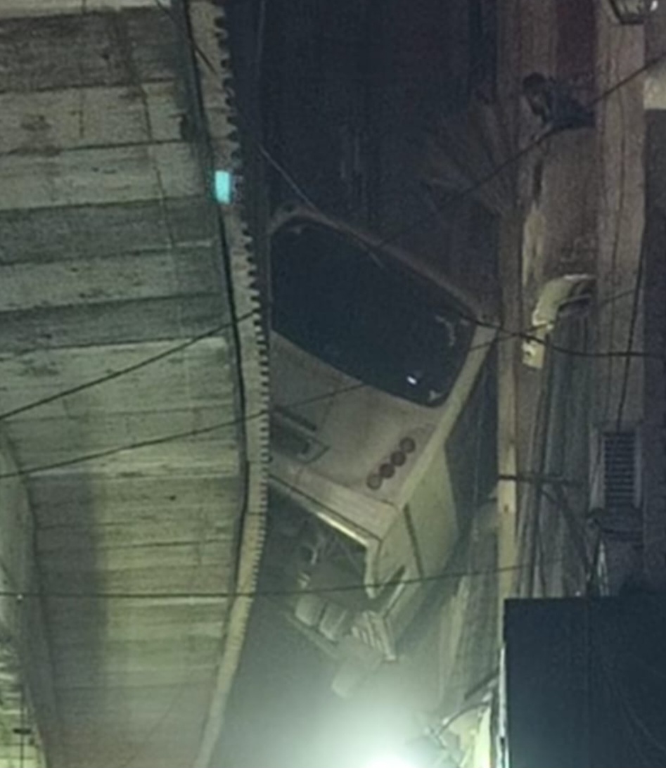 5 مصابين في انقلاب أتوبيس أعلى منزل دائري أحمد عرابي