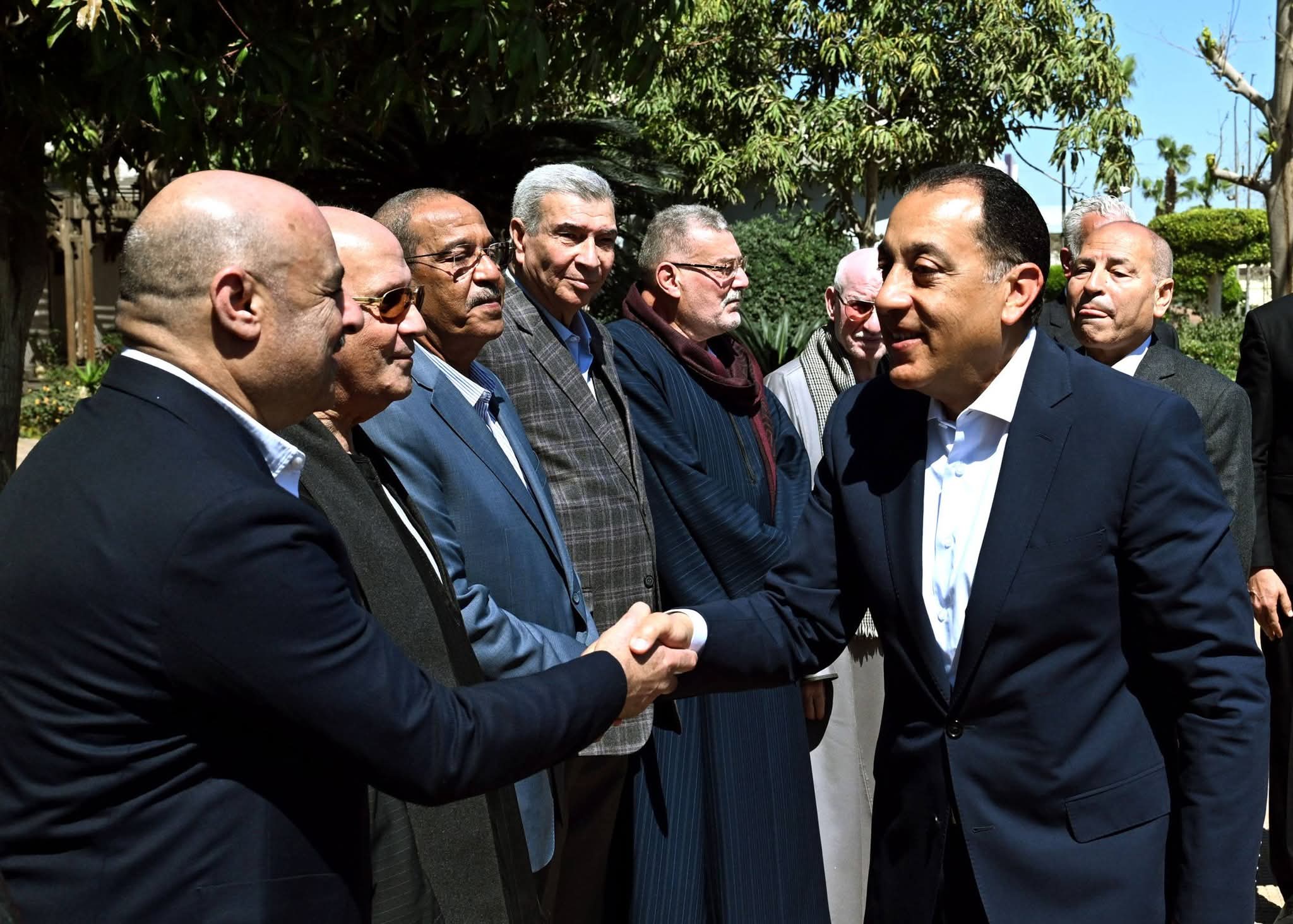 رئيس الوزراء يتفقد سوق العبور و"كاري أون" لمتابعة الإمدادات واستقرار الأسواق