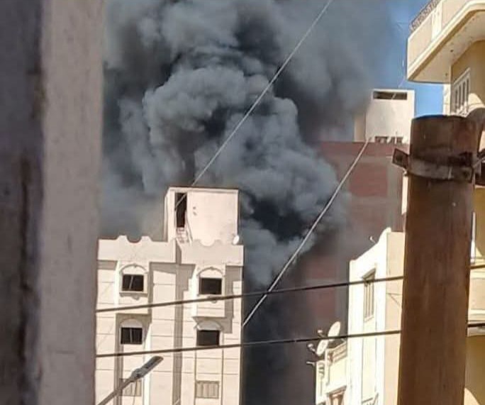 النيران تضرب قاعة أفراح بملوي.. والسيطرة عليها دون خسائر بشرية