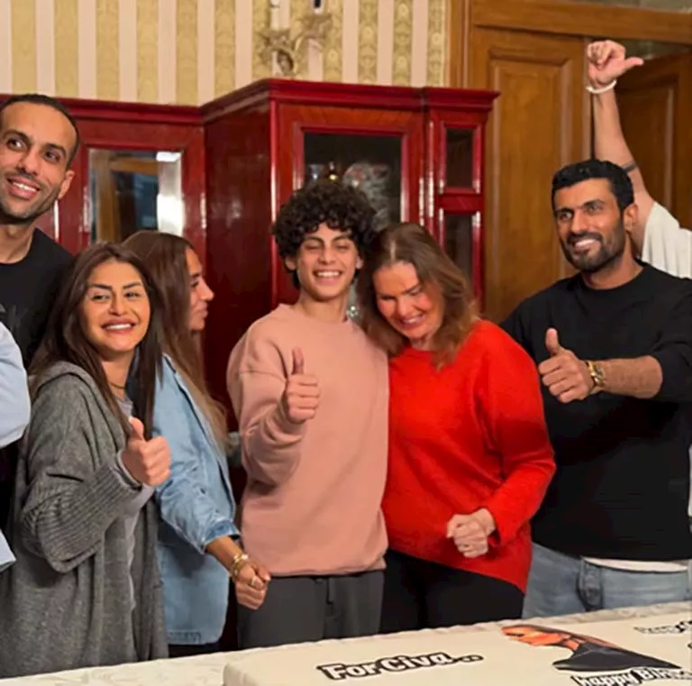 منة فضالي تحتفل بعيد ميلاد يسرا من كواليس «قلب شمس»