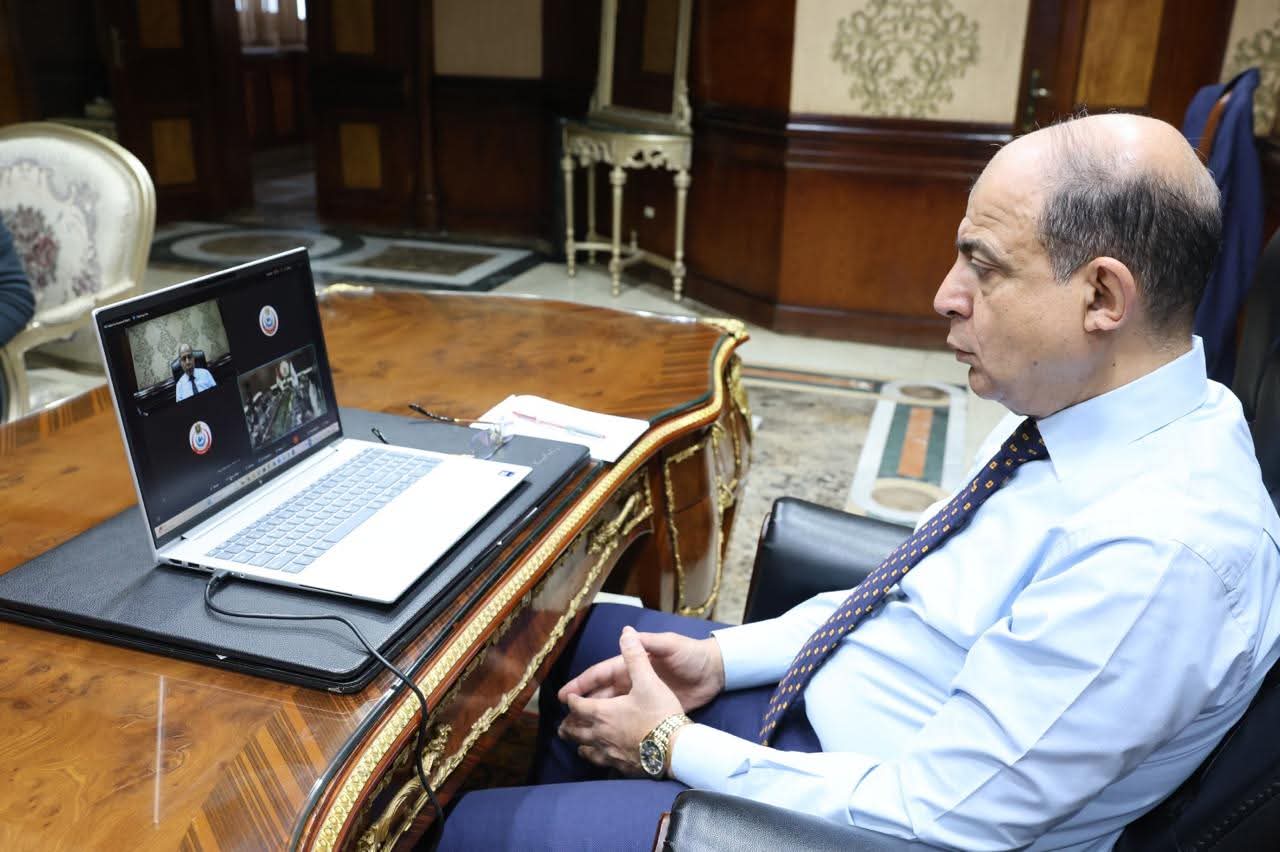 محافظ المنيا يشارك في اجتماع التأمين الصحي الشامل