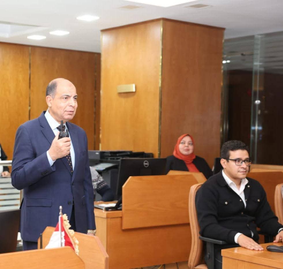 لليوم الثاني.. محافظ المنيا يواصل متابعة غلق المحال والمنشآت في التاسعة مساءً