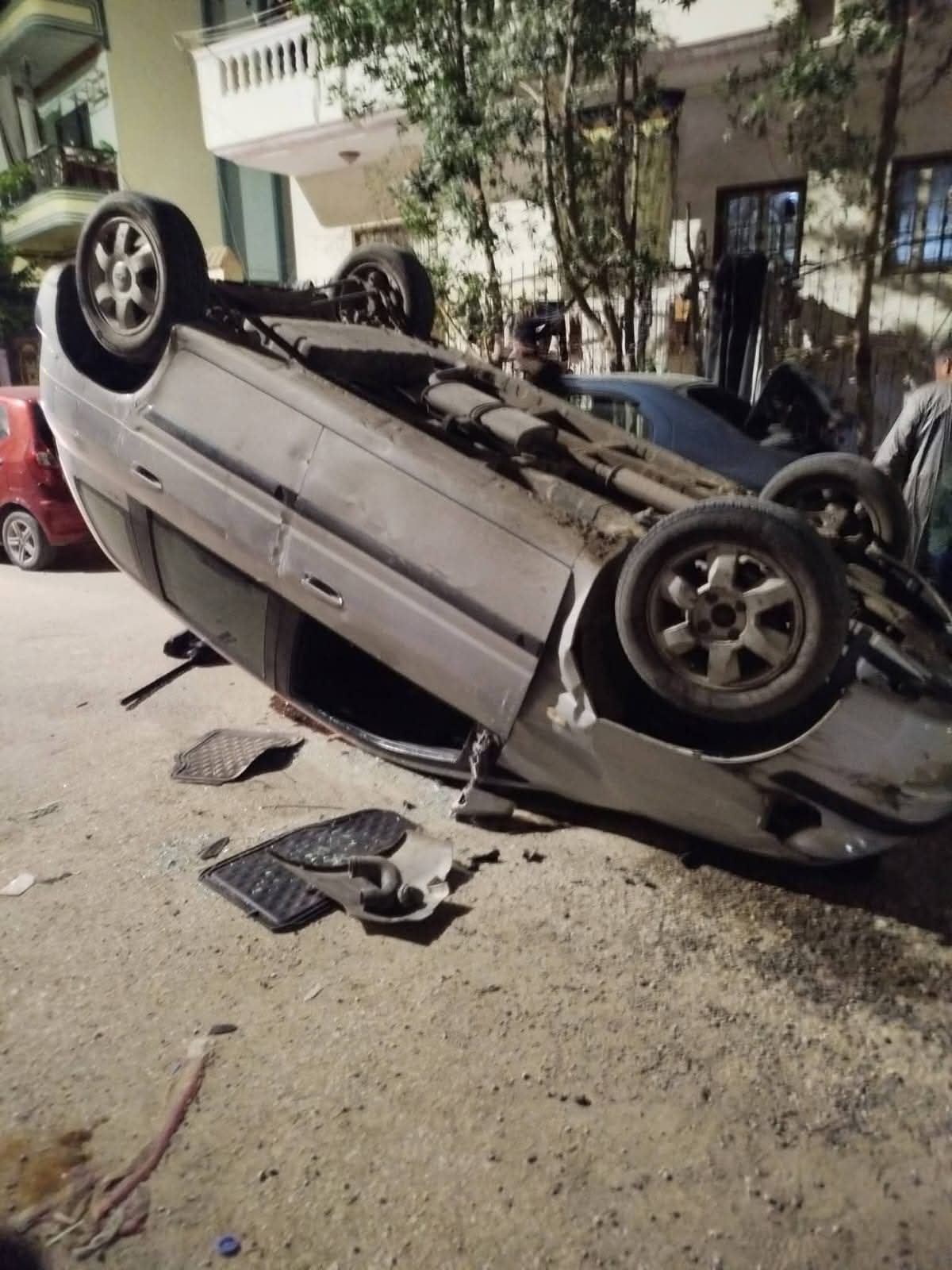 اخرت سواقة الستات.. انقلاب سيارة سيدة بعد اصطدامها بـ3 سيارات في دمياط الجديدة