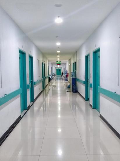 الإهمال يخطف النور من عيون المرضى.. تطورات قضية إصابة 75 مريضًا بالعمى في مستشفى حكومي