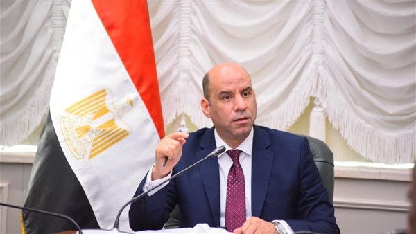 وزير العمل يحظر تشغيل السيدات المصريات في مهن محددة بالخارج