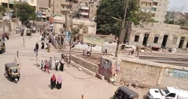 فني مزلقان ينقذ 3 «تكاتك» من الاصطدام بقطار في اللحظات الأخيرة ببني سويف