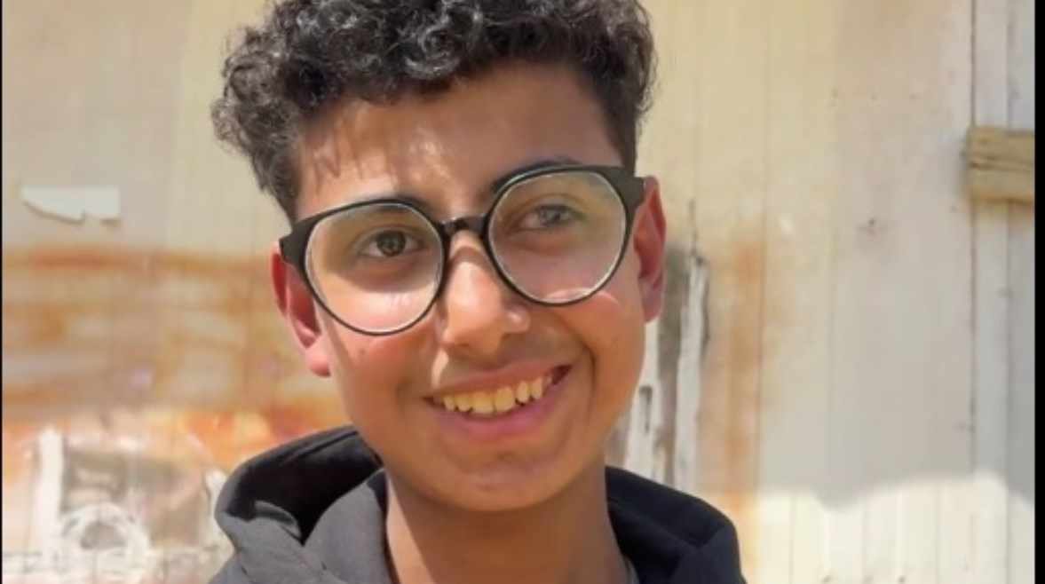 أنا مش بخيل.. بحوش عشان أشوف : قصة كفاح «النقاش الصغير» جلال من 5 جنيه بابا غنوج و5 عيش لحلم العملية