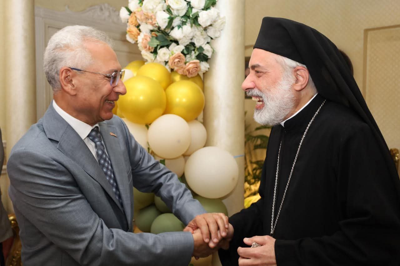 رئيس جامعة المنيا يشارك الأقباط في احتفالات عيد القيامة المجيد