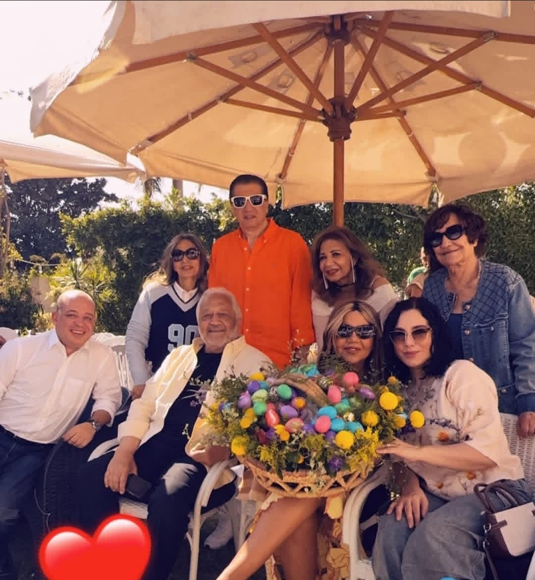 أجواء ربيعية مبهجة.. بوسي شلبي تحتفل بشم النسيم مع نجمات الفن