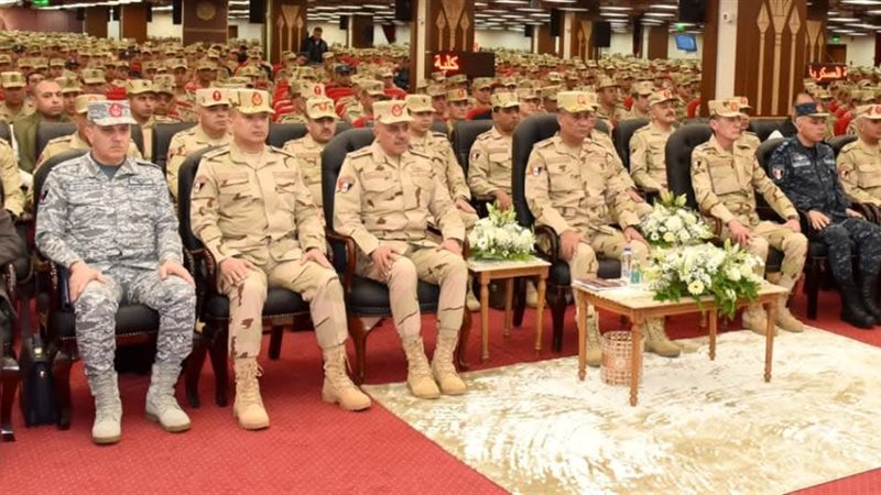 وزير الدفاع يلتقي بطلاب الأكاديمية العسكرية المصرية ودارسي الدراسات العليا والمعاهد العسكرية