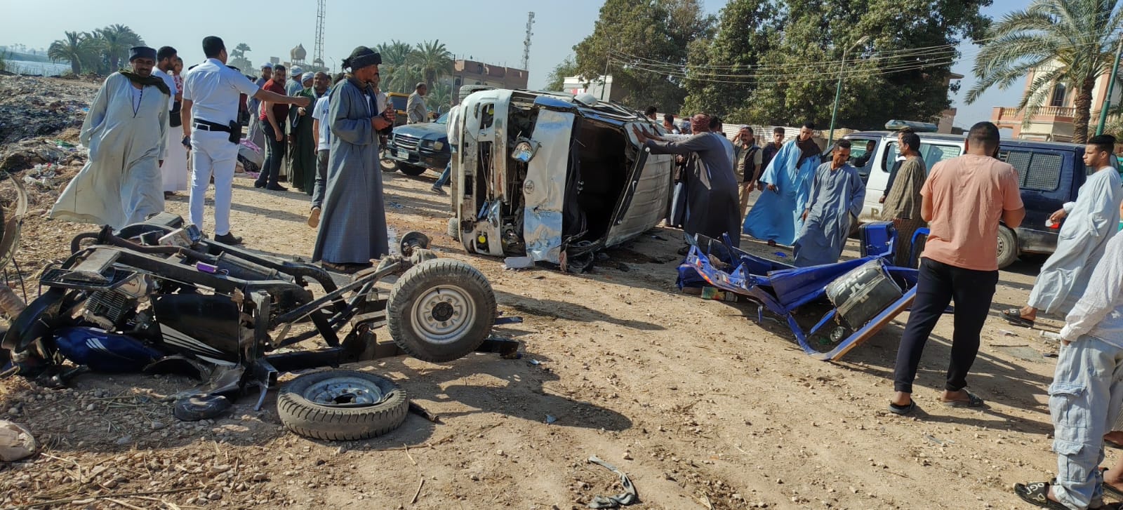 مصـ ـرع شخصين وإصـ ـابة 12 في تصـ ـادم  ميكروباص و تروسيكل علي طريق أسيوط الزراعي