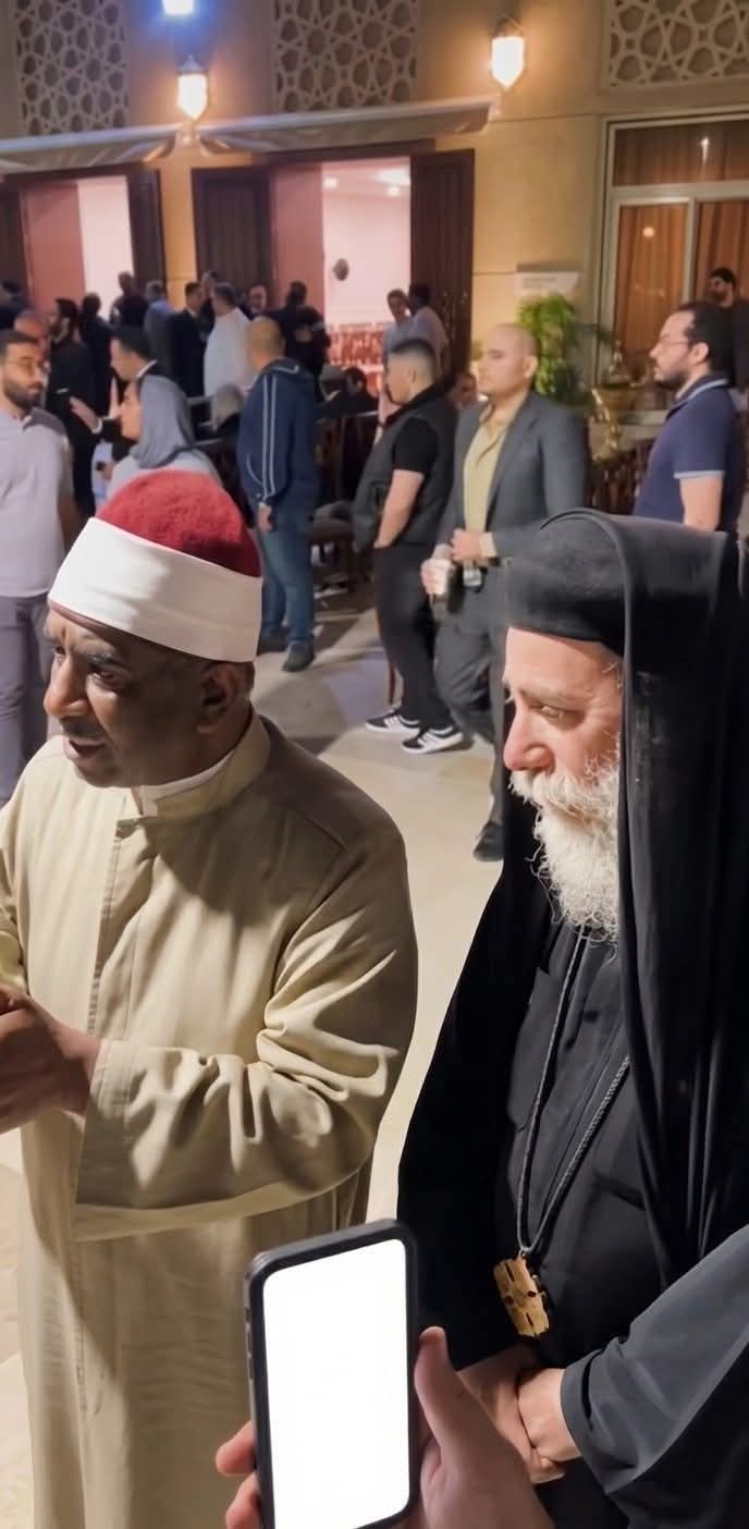 شيخ وقسيس في عزاء هاني شاكر: إحنا جايين نهنئ المتوفى على حسن الخاتمة