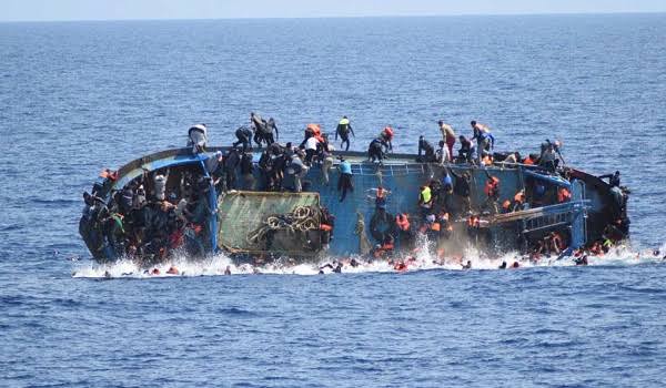 وفـ ـ ـاة 12 شخصا إثر غـ. ـرق مركب هجرة غير شرعية قبالة سواحل مطروح