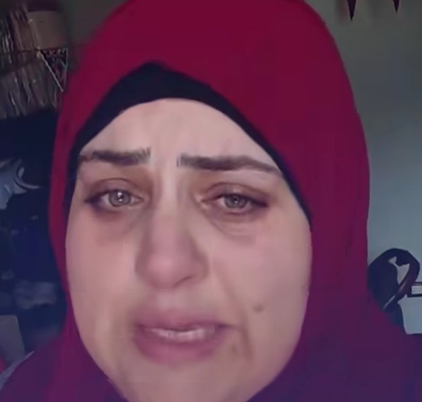 عشان تعبروني لازم اتصور برقص عريانة..  سيدة تشتكي قلة المتابعين