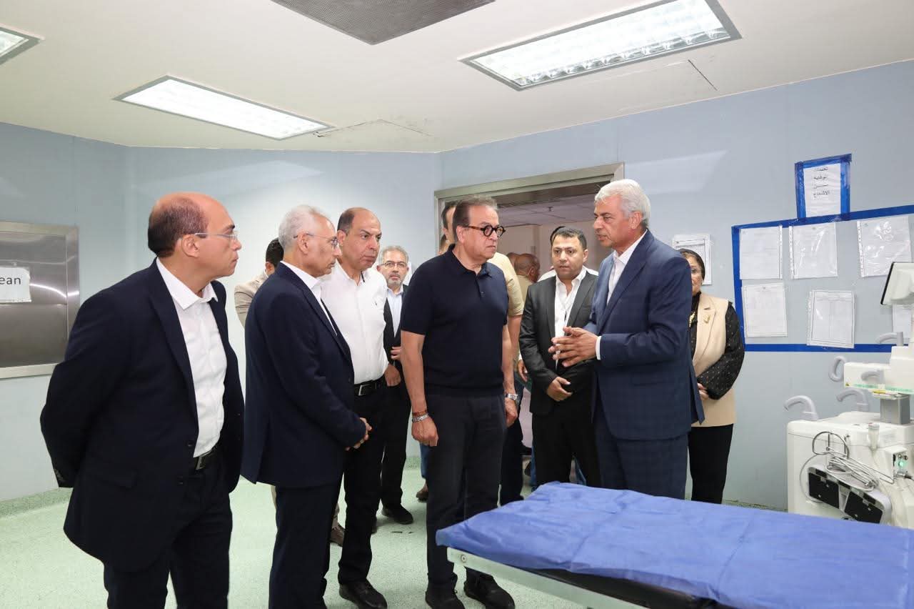 وزير الصحة يتفقد مستشفى الكبد والثلاثي الجامعي ويشيد بمستوى التجهيزات