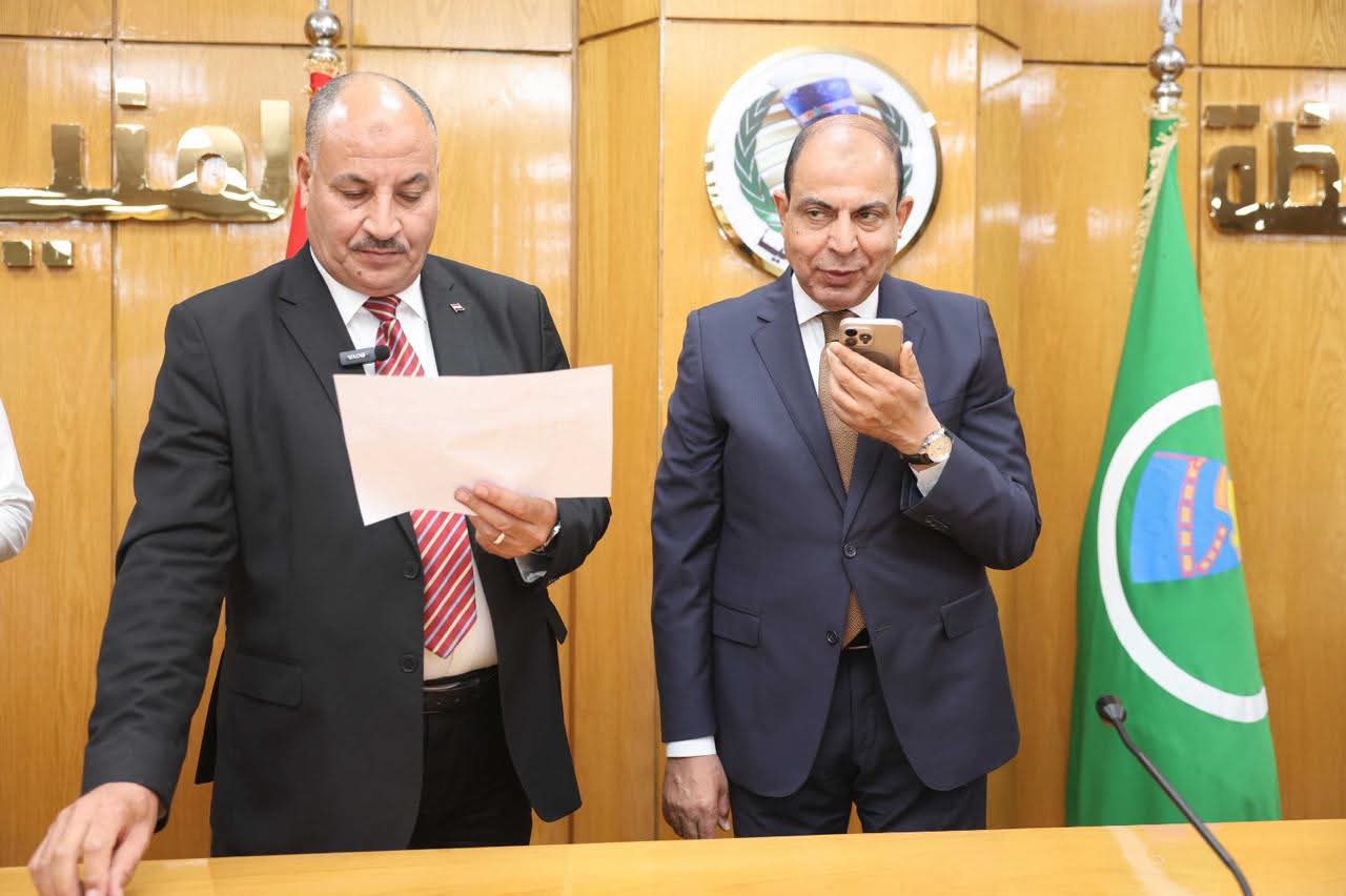 محافظ المنيا يعتمد نتيجة الشهادة الإعدادية ويهنئ الأوائل هاتفيًا: أنتم نماذج مشرفة للنجاح والتفوق