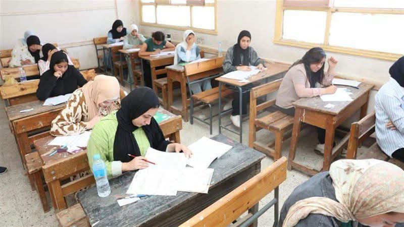 بدء أداء امتحان الرياضيات البحتة لطلاب الثانوية العامة «علمي رياضة»