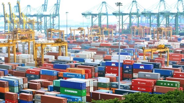 العجز التجاري الأمريكي يقفز إلى 57.3 مليار دولار في فبراير