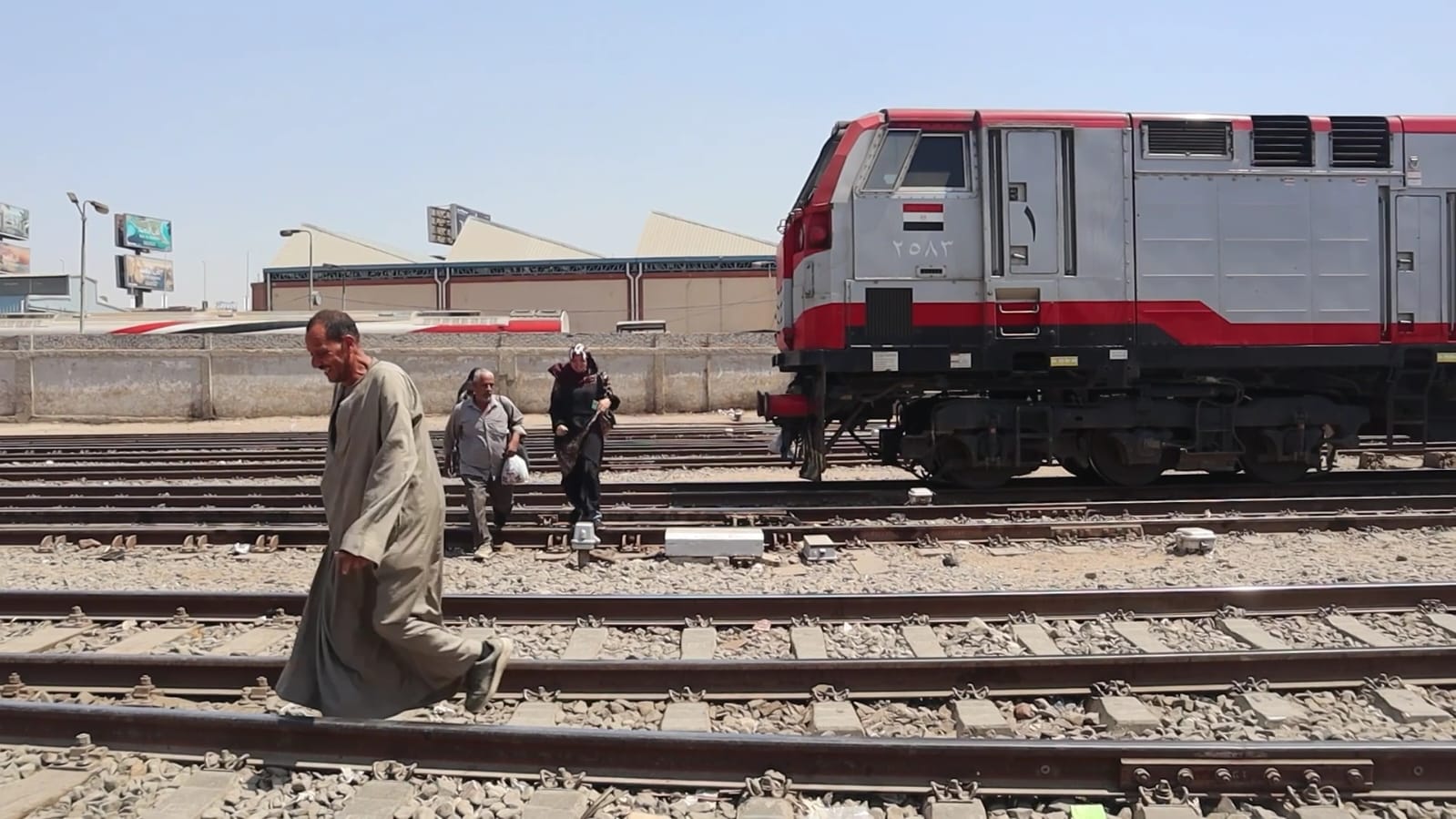 السكة الحديد تدعو المواطنين للالتزام بقواعد السلامة لحماية الأرواح