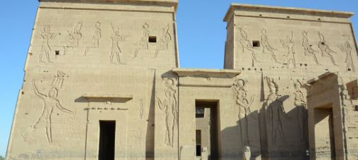 بدء تطوير مداخل معبد فيلة لتعزيز الهوية البصرية لأسوان