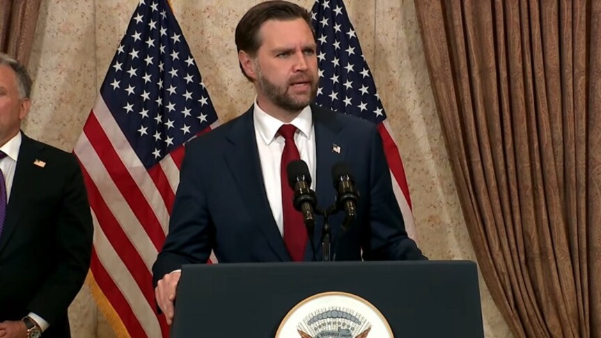 حكومة غزة تنفي ادعاءات نائب الرئيس الأمريكي حول المساعدات الإنسانية