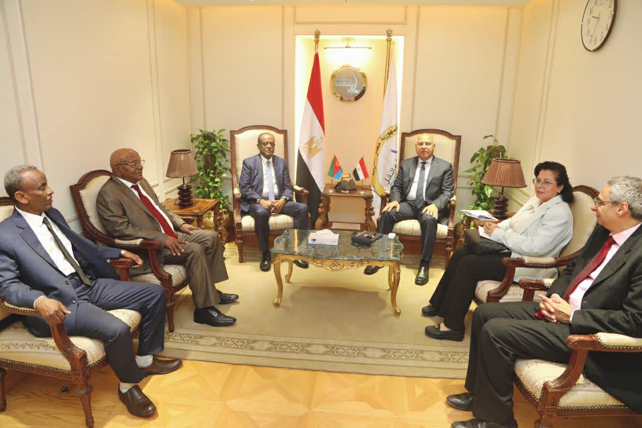 وزير النقل يبحث تعزيز التعاون مع إريتريا في مجالات النقل والبنية التحتية