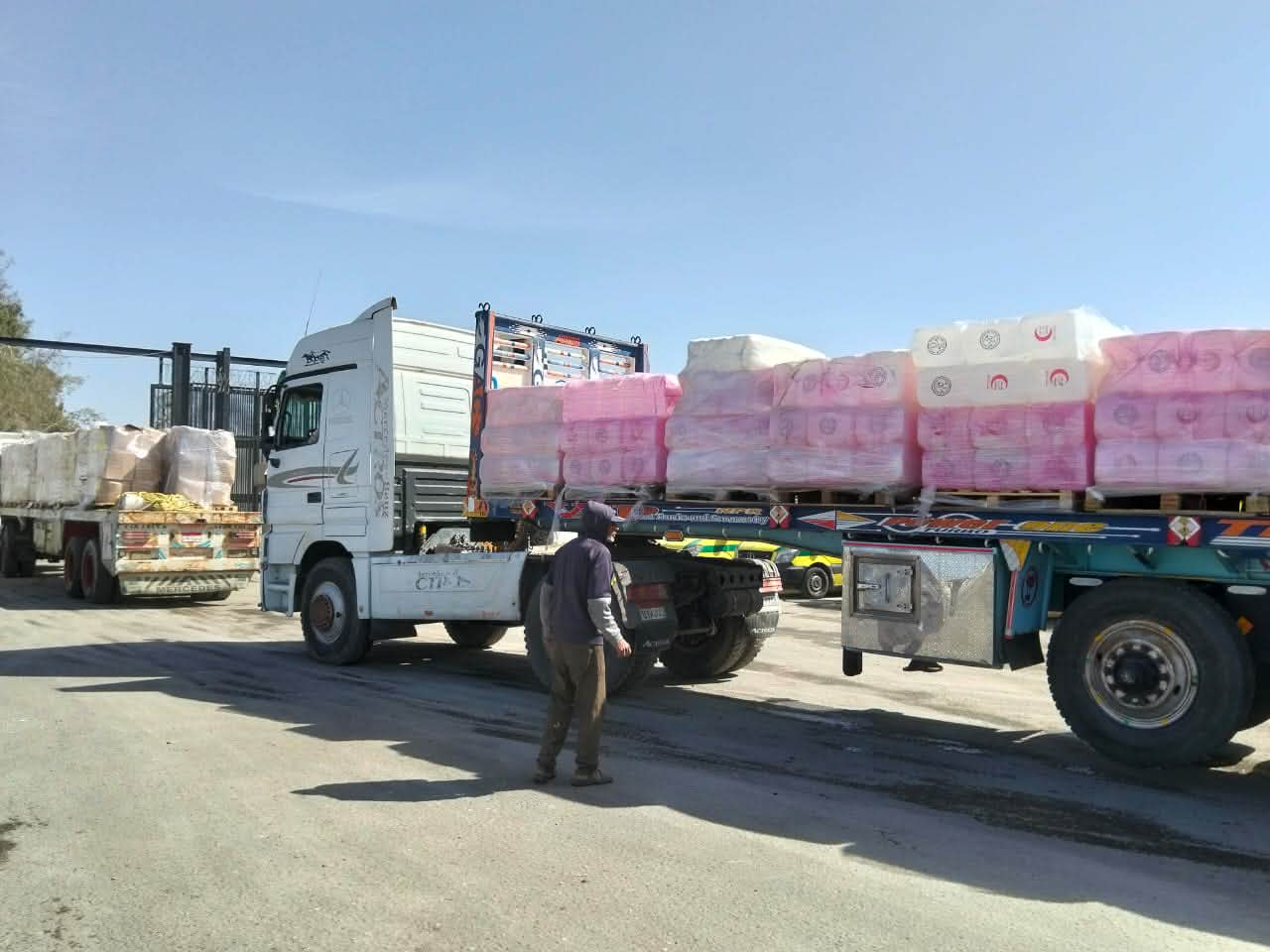 تدفق المساعدات الإنسانية إلى غزة عبر معبر رفح مستمر لدعم السكان