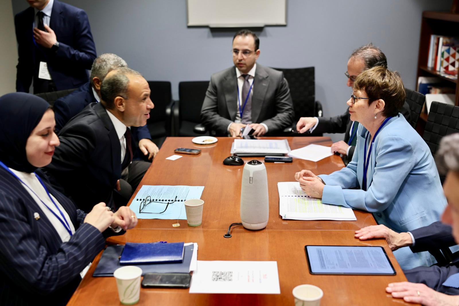 وزير الخارجية يبحث تعزيز الاستثمارات مع البنك الأوروبي في واشنطن