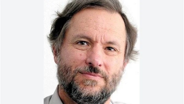 أستاذ علوم سياسية: القصف الأمريكي لا يحقق الحسم وهرمز ينذر بأزمة اقتصادية