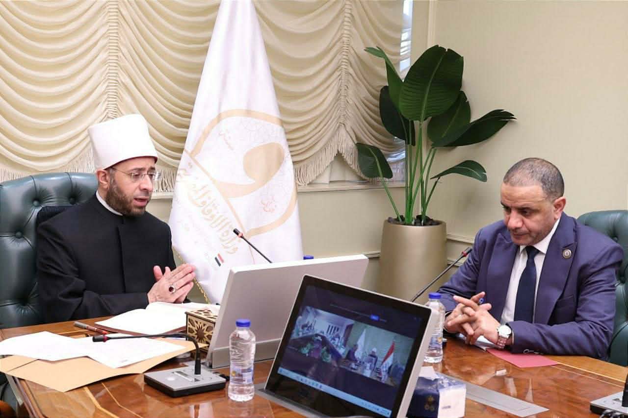 وزير الأوقاف يستعرض خطط تعزيز استثمار الأوقاف وتطوير آلياته