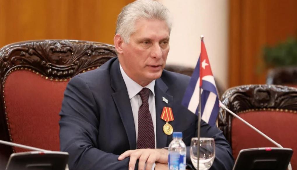 رئيس كوبا يحذر من هجوم أمريكي ويدعو الشعب للاستعداد