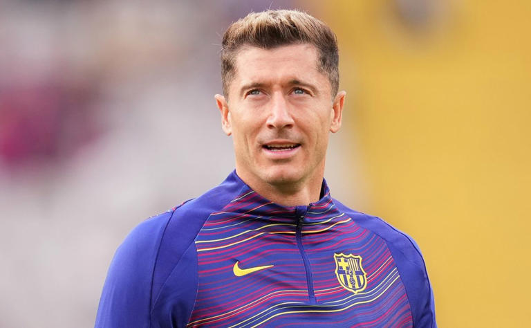 ليفاندوفسكي: لم أقرر مستقبلي مع برشلونة بعد