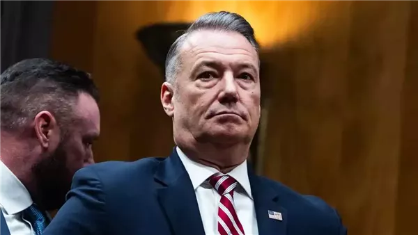 استقالة تود ليونز مدير "الهجرة والجمارك" الأمريكية: خطوة نحو المستقبل