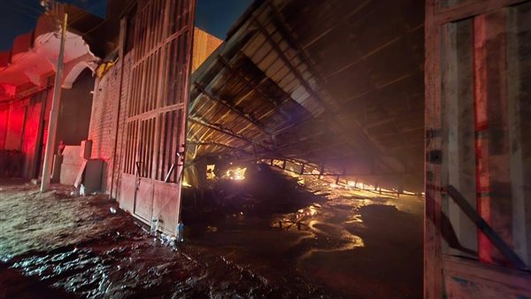 محافظ القليوبية يكافئ سائقي لودرات لدورهم الفعال في إخماد حريق كبير