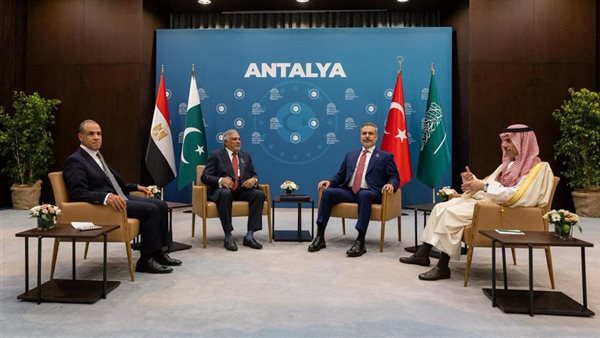 وزراء خارجية أربع دول يجتمعون في أنطاليا لمناقشة المفاوضات الأمريكية الإيرانية