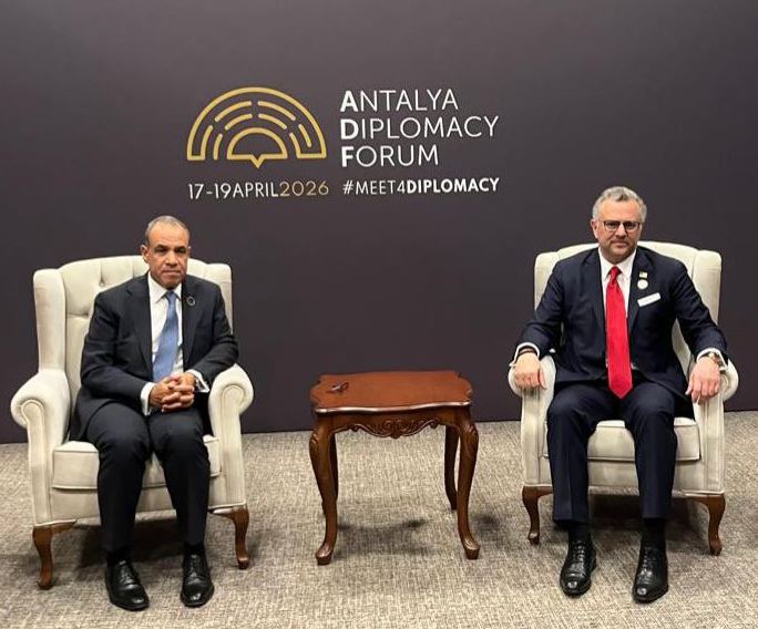 وزير الخارجية يناقش الأزمات الإقليمية مع المبعوث الأمريكي بأنتاليا