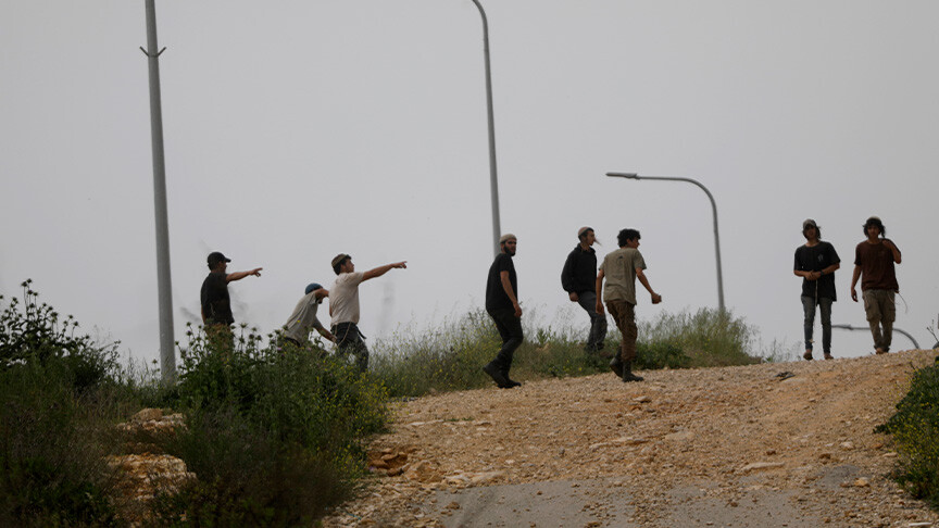 تصاعد الاعتداءات الإسرائيلية في الضفة: إصابة فلسطيني وترويع للأطفال