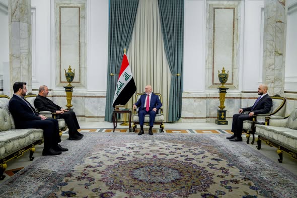 الرئيس العراقي يدعو لاستمرار الحوار مع إيران لتجنب التصعيد العسكري
