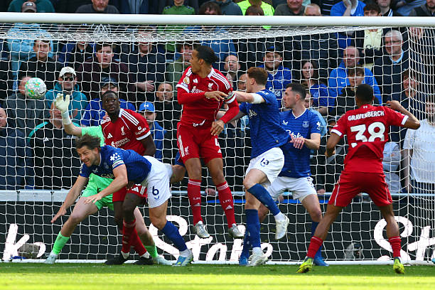 ليفربول يسجل رقماً تاريخياً بعد الفوز القاتل على إيفرتون