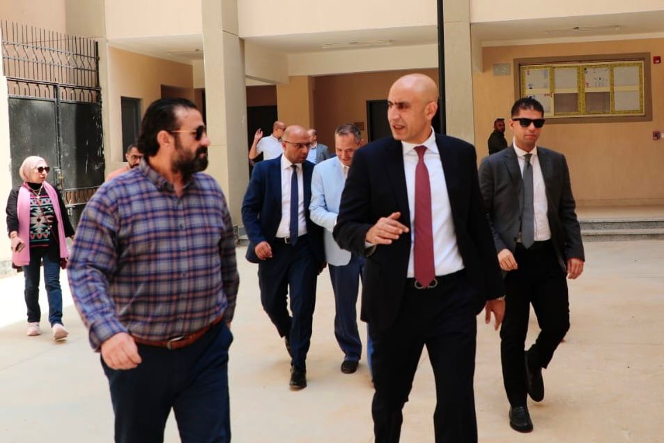 وزير التعليم يتفقد مدارس المرج لمتابعة إنهاء الفترات المسائية