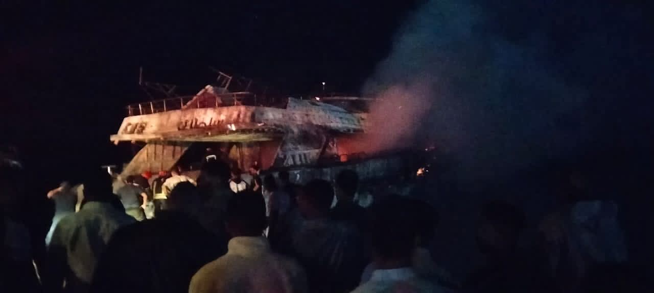 إصابة طاقم لنش سياحي في حريق بالغردقة