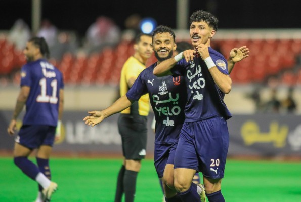 أبها يعود لدوري المحترفين السعودي بعد فوز مثير على الطائي