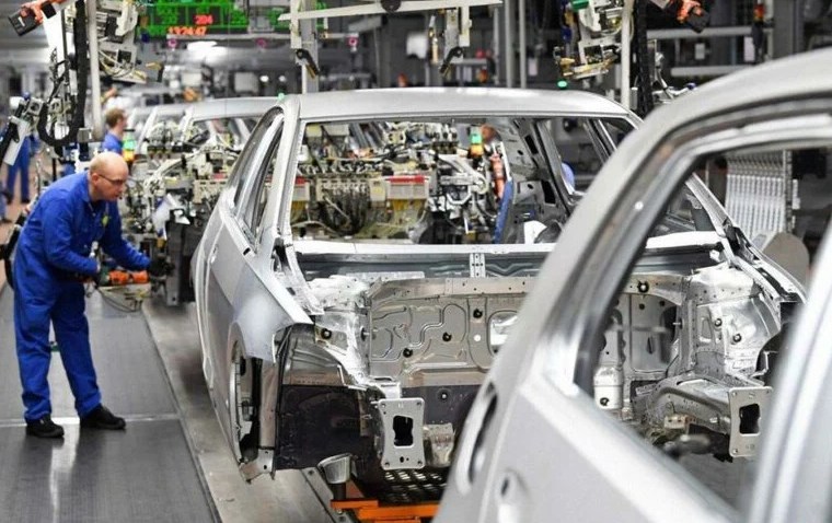 شركات السيارات الألمانية تستثمر في البحث والتطوير بالصين لمواجهة المنافسة