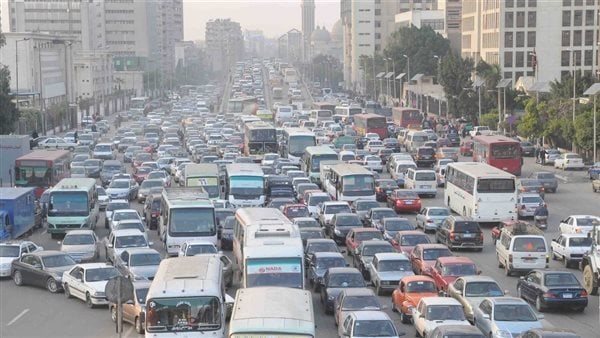 زحام مروري خانق في شوارع القاهرة والجيزة والقليوبية