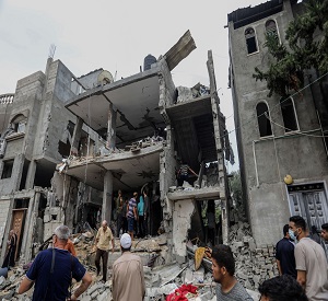 قصف إسرائيلي يودي بحياة فلسطيني ويصيب ثلاثة آخرين في خان يونس