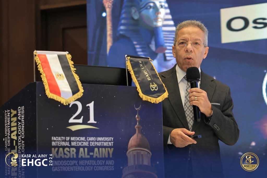 نقيب الأطباء يبرز أهمية تطوير قانون المسؤولية الطبية في مؤتمر قصر العيني