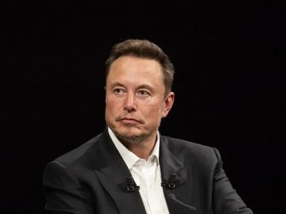 إيلون ماسك يكشف عن بدء إنتاج سيارة أجرة ذاتية القيادة بمقعدين