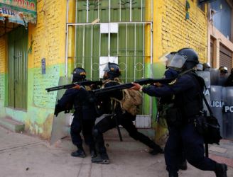 بيرو: مداهمات للشرطة في قضية بطاقات الاقتراع ومخالفات انتخابية