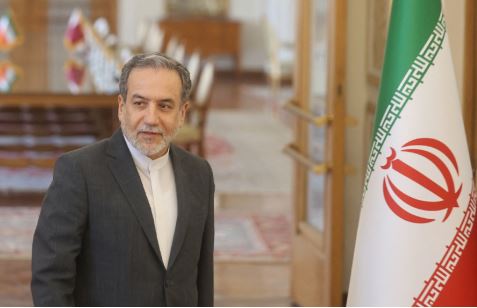 وزير الخارجية الإيراني يبحث السلام مع قائد الجيش الباكستاني وسط جهود دبلوماسية متجددة